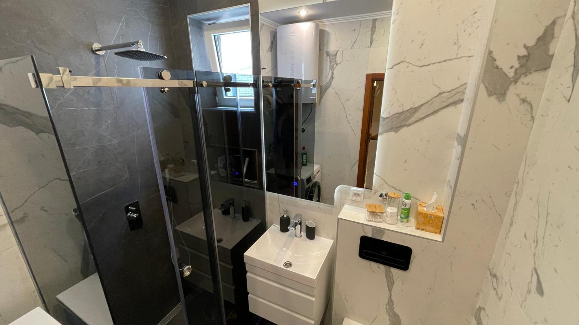 Apartment Secret 24 *